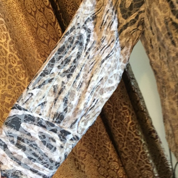 Beautiful long sleeve top by JM collection - Picture 3 of 7